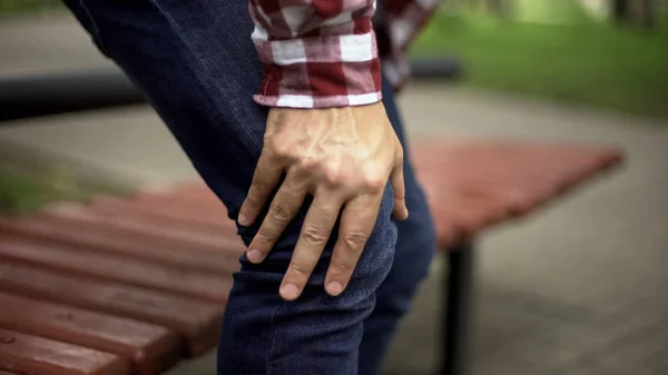 Tezgah Duygu Keskin Diz Ağrısı Osteoartrit Yaralanma Ayakta Adam — Stok fotoğraf