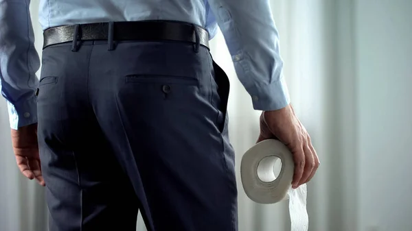 Geschäftsmann Mit Toilettenpapier Der Hand Leidet Unter Hämorrhoidalschmerzen Durchfall — Stockfoto