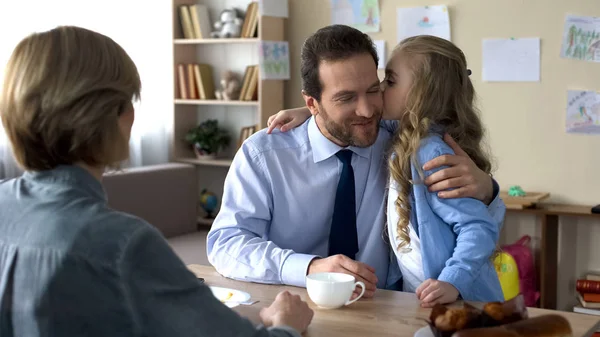Beautiful Female Kid Kissing Loving Father Kitchen Family Conversation — Stock Photo, Image
