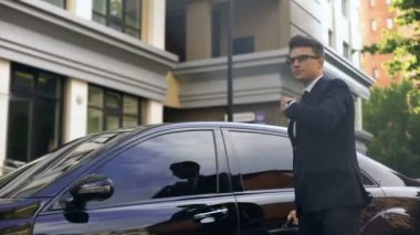 Önemli geliyor Emlak Yöneticisi büyük şehirde trafik zamanında, Toplantı