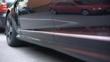 Erkek resmi kıyafeti almak siyah pahalı araba, başarılı iş, başlangıç '