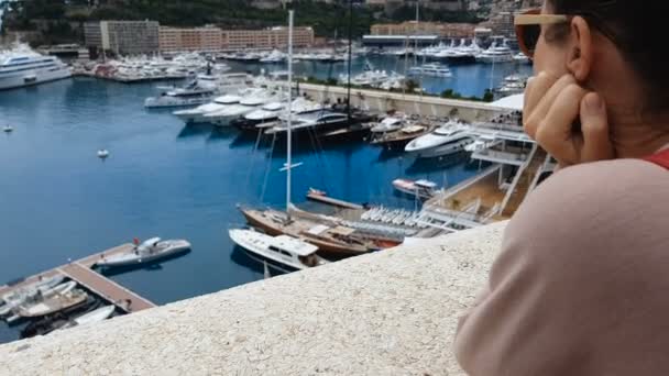 Megfigyeljük Jacht Kikötőben Csinos Álmodik Oligarcha Gazdag Élet — Stock videók