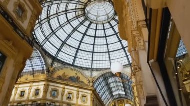 Milan Galleria Vittorio Emanuele II, iç, dikey güzellikler