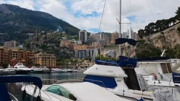 Kleine Yachten Und Boote Hafen Geparkt Wasserwanderungen Für Touristen Angenehme — Stockvideo