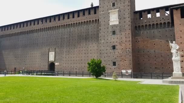 斯福尔扎城堡在米兰 著名城堡的坚固的墙壁 历史景点 — 图库视频影像