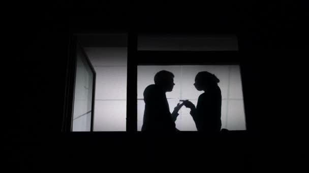 夫妻争吵的影子 用刀威胁妻子的男人 家庭暴力 — 图库视频影像