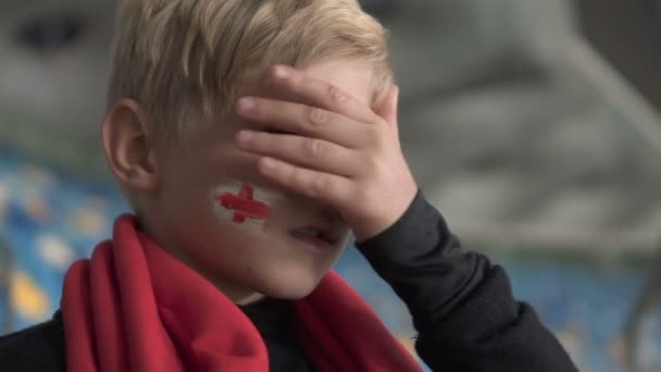 Ung Svenska Fläkt Gråta Efter Matchen Förlust Fotbolls Besvikelse — Stockvideo