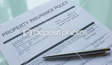 Özellik sigorta poliçesi, mühür resmi kağıt closeup damgalama el reddetti