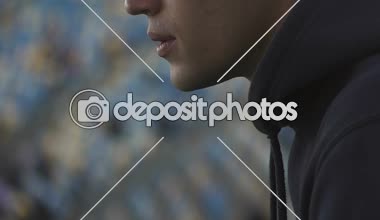 Milli takım, spor destekleyen Stadyumu'nda oyun izlerken sinir futbol fan