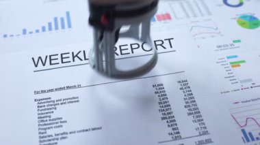 Haftalık raporu mühür resmi belge, istatistik damgalama el onaylı,
