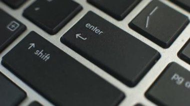 El basarak girin düğmesini laptop klavye, veri girişi, güvenli erişim