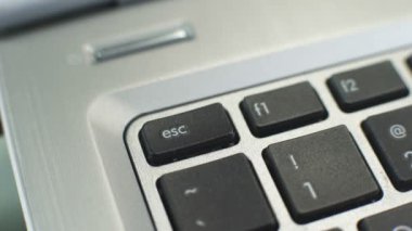 Çıkış karakteri, dur işareti pc için oluşturmak için esc düğmesine basarak el