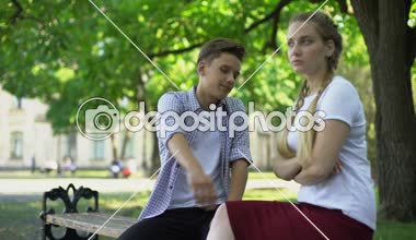 Teen rahatsız kız arkadaşıyla kavga, reunion kadar çatışma sonra yapmaya çalışıyorum