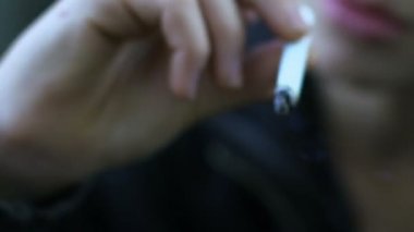 Sigara Sigara, zararlı bağımlılık, sağlıksız yaşam tarzı, closeup genç