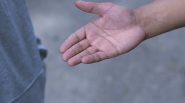 Gençler tehdit ve paralarını, çekici erkek yankesici suçluluk