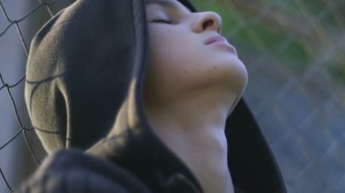 Gergin genç Açık, kalan zorbalar, Juvenil Suç gizleme