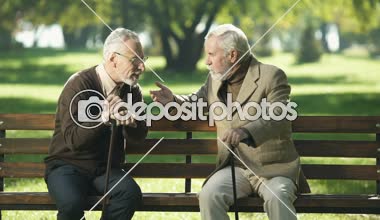 İşitme bozukluğu eski arkadaşı için sağlık sorunları konuşmak kıdemli beyler