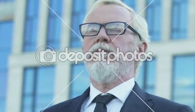 Elleri, mutlu gelecekte başarılı başlangıç emin katlanır iş adamları