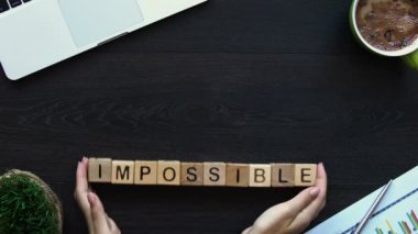 İmkansız mümkün, el kelime geliştirme için motivasyon küpler, koyarak