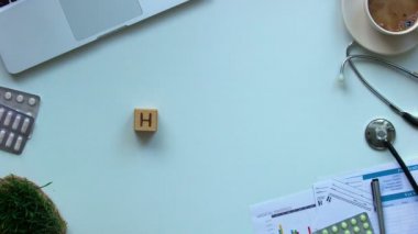 Sağlık, kadın doktor el kelime küpler, uzman, sağlık yardımı yapma