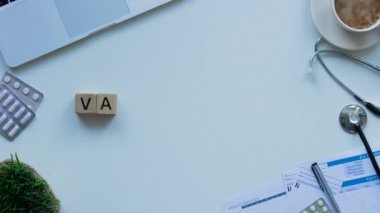 Aşı kelime ahşap küpleri, pandemik önleme, bilinçlendirme kampanyası