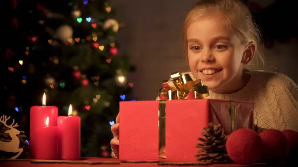 Little Girl Enjoying Big Christmas Giftbox Table Beautiful Decorations — Stock Photo, Image