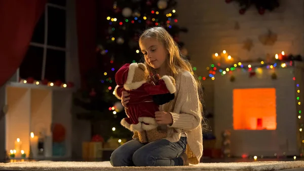 Lonely Girl Playing Teddy Bear Abandoned Parents Working Christmas — Stock Photo, Image