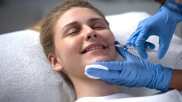 Girl Making Beauty Injections Smooth Wrinkles Make Better Face Shape — Stock Photo, Image