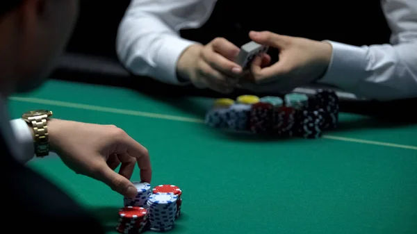 Zakenman Heeft Kans Winnen Grote Geld Spelen Van Poker Een — Stockfoto