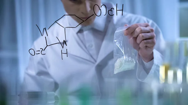 Naukowiec Posiada Próbki Nawozów Wymyślone Przez Jego Wzór Chemiczny Badania — Zdjęcie stockowe