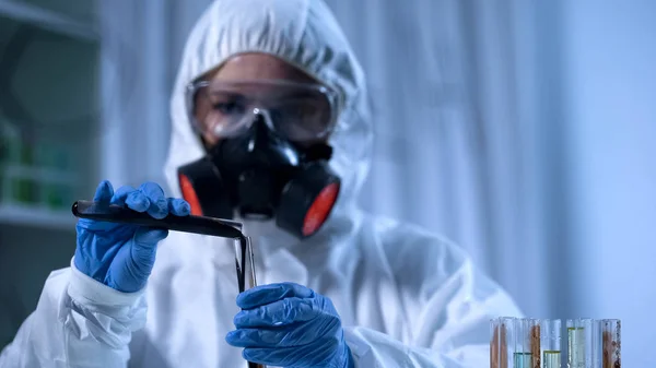 Laboratorium Assistent Petrochemische Gieten Reageerbuis Aardolie Industrie — Stockfoto