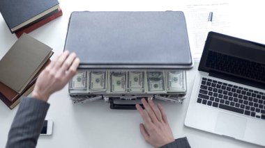 Servis talebi, para aklama, ortak rüşvet daha yüksek yetkilileri milyon dolar