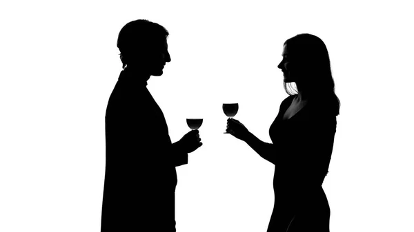 Silhouette Eines Paares Mit Einem Glas Wein Bekanntschaft Lächeln Und — Stockfoto