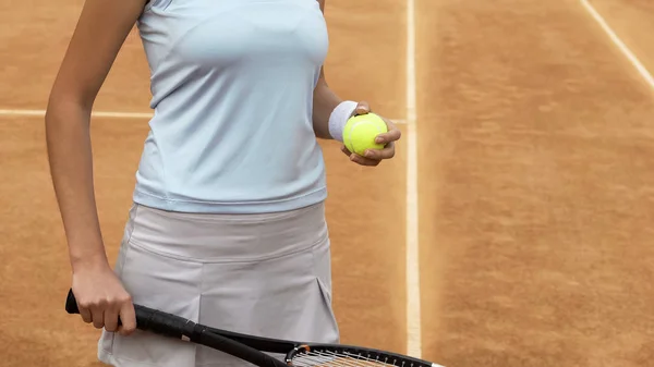 Mujer Tenista Sosteniendo Pelota Raqueta Estilo Vida Saludable Pasatiempo Deportivo — Foto de Stock