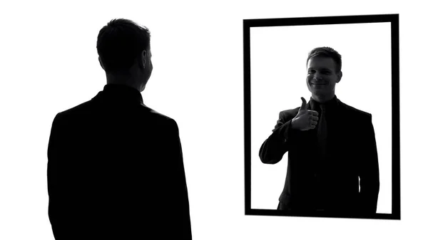 Jonge Mannelijke Reflectie Weergegeven Duimen Omhoog Goed Uitziende Succesvolle Zakenman — Stockfoto