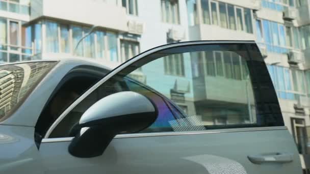 Mulher Negócios Bem Sucedida Sai Automóvel Luxo Carreira Riqueza Compra — Vídeo de Stock