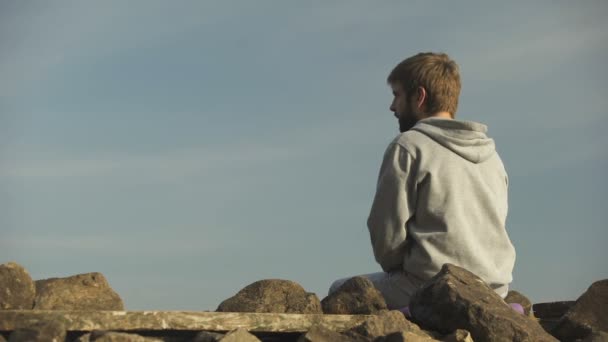 Turista Guardando Paesaggi Luogo Pittoresco Godendo Natura Solitudine — Video Stock