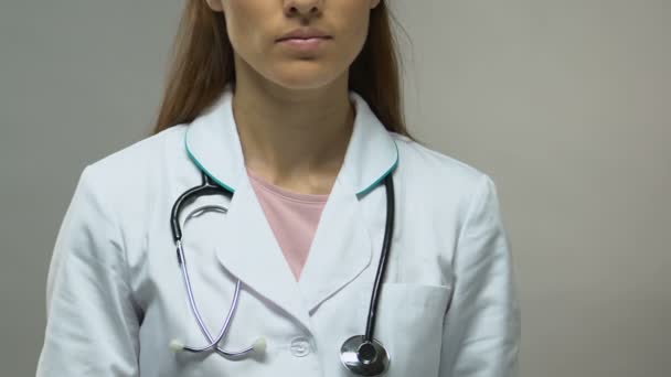 Lekarz Posiadający Czarną Wstążką Koncepcja Świadomości Czerniaka Profilaktyki Raka — Wideo stockowe