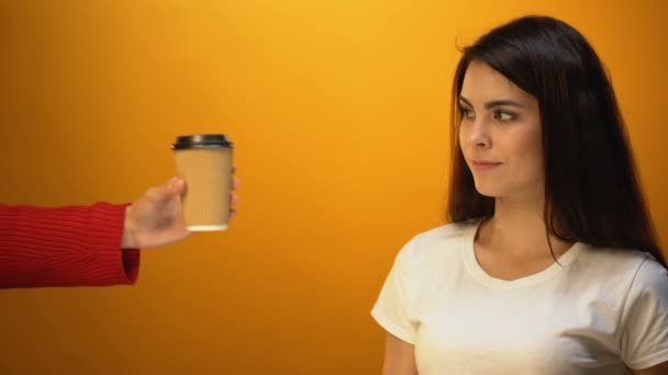 Fille Refuse Tasse Jetable Faveur Thermos Réutilisables Pollution Plastique — Video