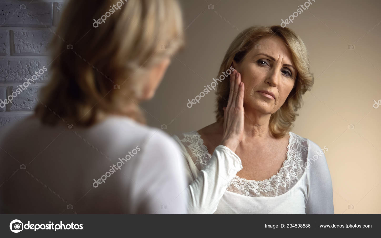 Depressed Elderly Woman Looking Mirror Touching Wrinkled Face Lost Beauty —  Stock Photo © motortion #234598586, image size:1600x1000