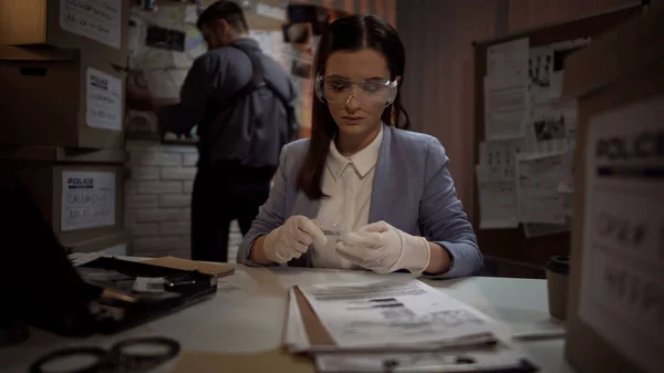 Beautiful Criminal Expert Analyzing Bullet Crime Scene Investigation — Stock Photo, Image