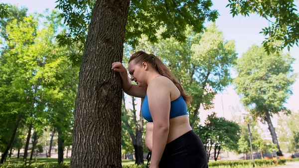 Jeune Femme Obèse Fatiguée Après Jogging Séances Entraînement Cardio Quotidiennes — Photo