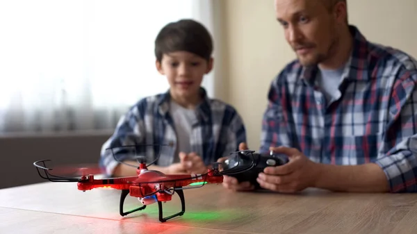 Father Helping Pleased Son Use Remote Control Quadrocopter Technologies — Stock Photo, Image