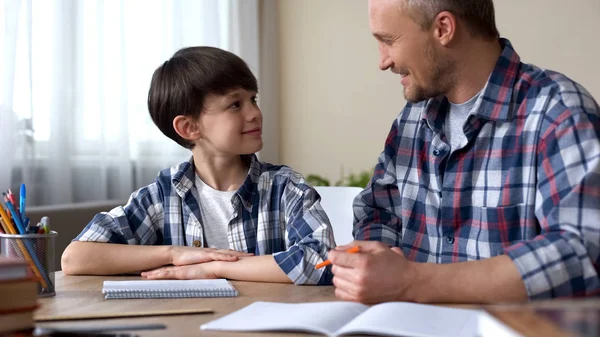 Male Kid Father Doing Homework Together Smiling Each Other Teamwork — Stock Photo, Image