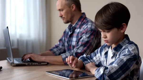 Kid Scrolling Tablet Father Working Laptop Computer Lack Attention — Stock Photo, Image