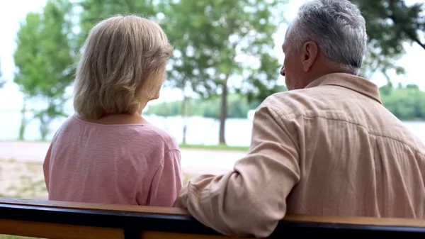 Senior Mann Und Frau Entspannen Freien Ruhe Auf Dem Land — Stockfoto