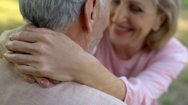 Happy Old Couple Hugging Park Comfortable Retirement Secure Old Age — Stock Photo, Image
