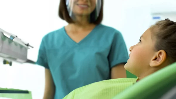 Female Dentist Smiling Teenage Girl Friendly Doctor Examining Child Teeth — Stock Photo, Image