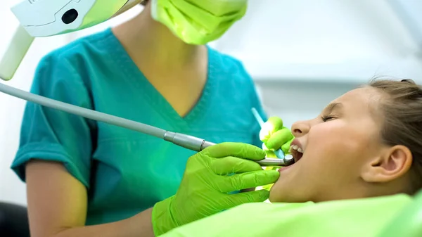 Señora Estomatóloga Pulido Niñas Esmalte Dental Protección Cavidad Oral —  Fotos de Stock