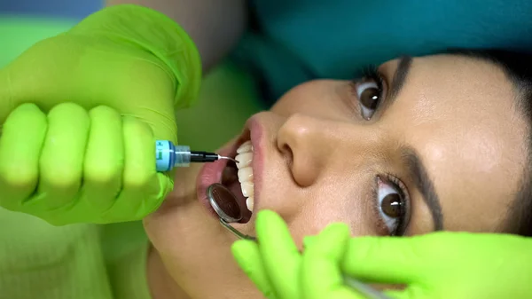 Dentist Putting Blue Gel Tooth Modeling Paste Cosmetic Dentistry Closeup — Stock Photo, Image